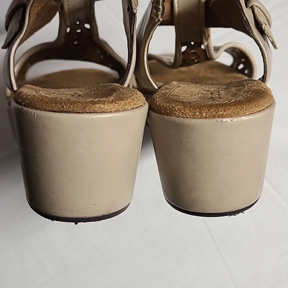 Eyeletted Boho T-strap Buckle Wedge Sandals Beige Natural Soul Naturalizer 9M - Picture 6 of 15